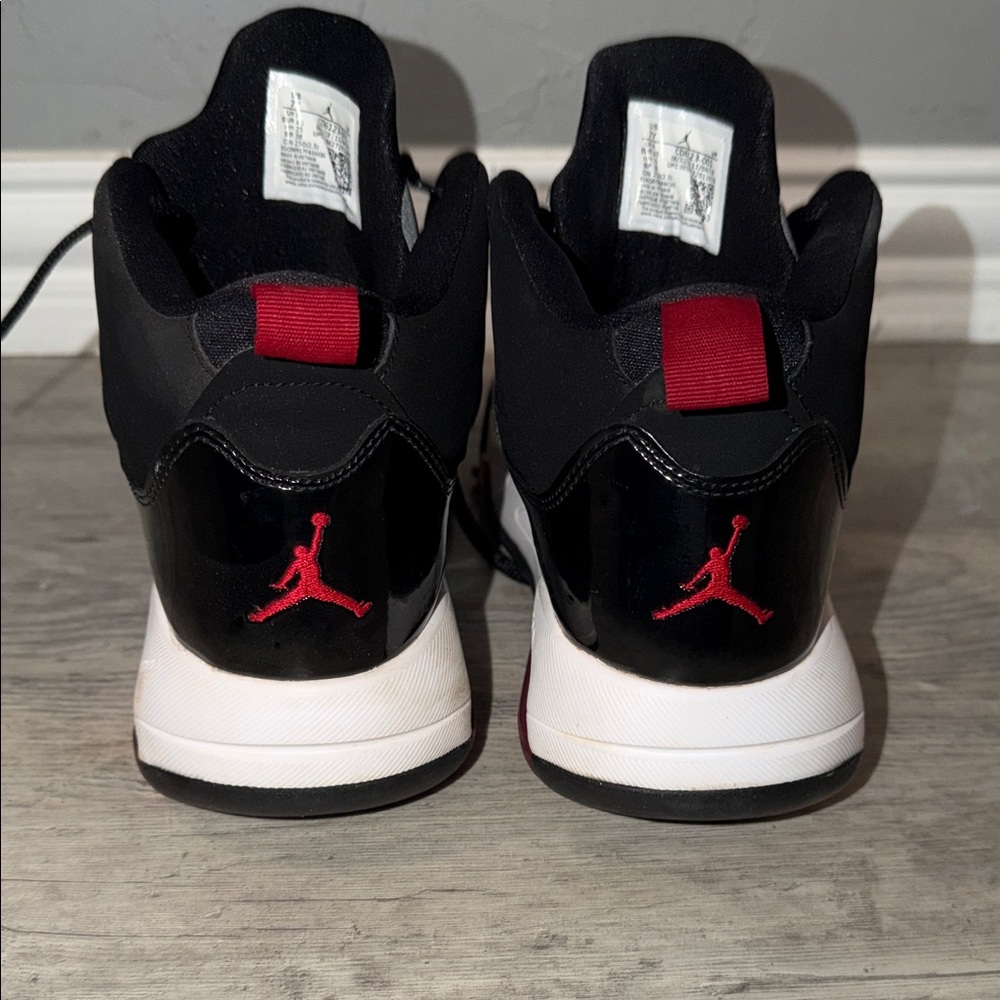Jordan Youth Black and Red Sneakers - Picture 5 of 7